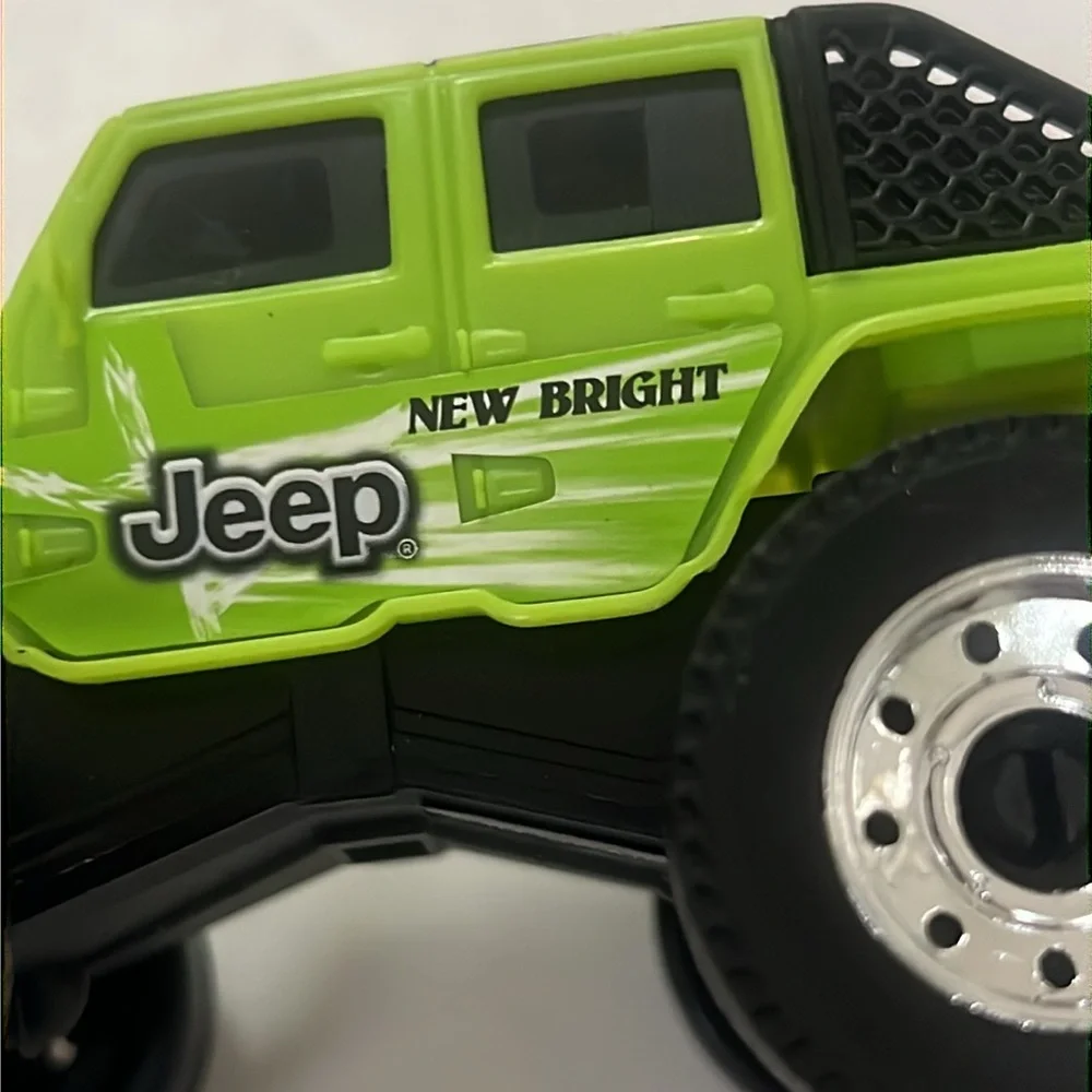 NEW BRIGHT JEEP-WRANGLER KIDS‎ GREEN TOY TRUCK